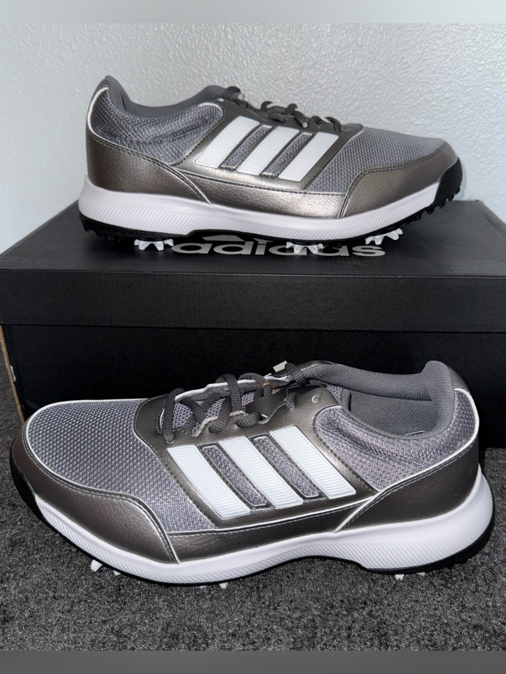 adidas Men’s tech response 2.0 grey/silver Golf Shoes, NWT, size 8.5 wide
